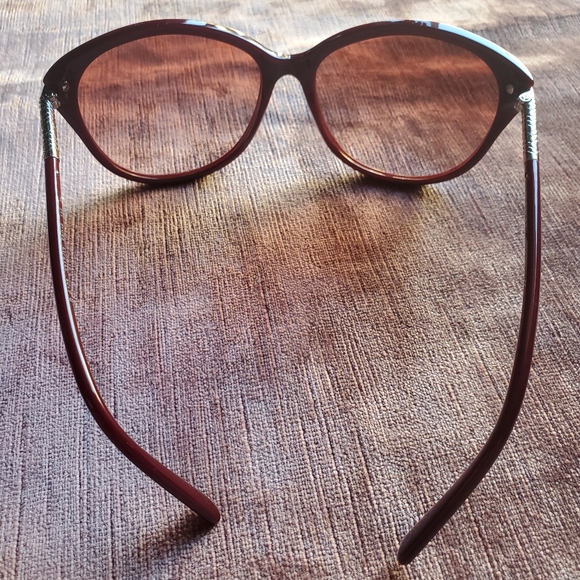 Burberry Women's Sunglasses with Case - Picture 7 of 7